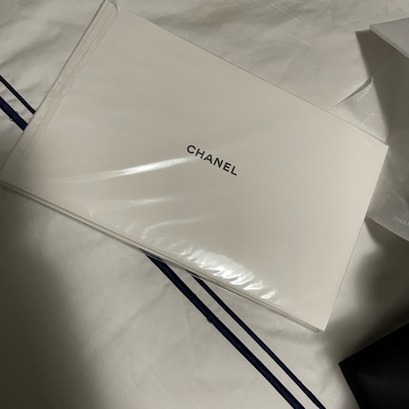 Authentic Chanel Timeless Classic Maxi DoubleFlap Caviar Leather w/Gold hardware - Picture 13 of 14